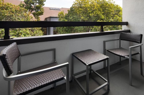 King Room Near Forest Lane Park SAN 7 Luxury Bookings