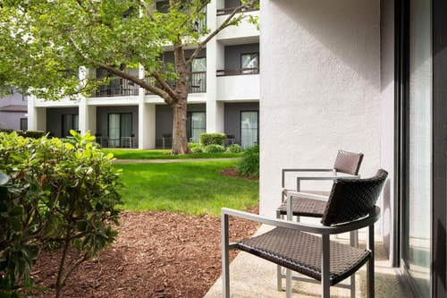 King Room Near Forest Lane Park SAN 8 Luxury Bookings