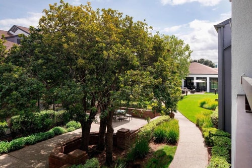 King Room Near Forest Lane Park SAN 10 Luxury Bookings