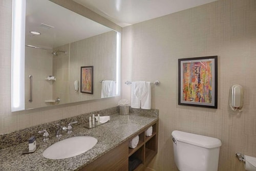 Deluxe King Room Near Helen Horvath SAN 2 Luxury Bookings