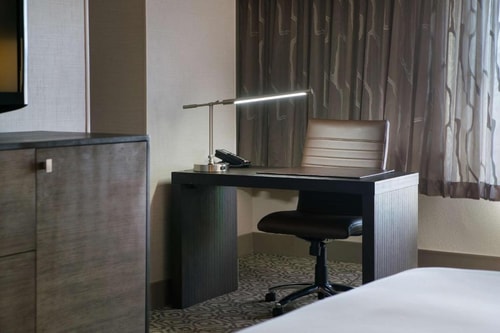 Deluxe King Room Near Helen Horvath SAN 12 Luxury Bookings