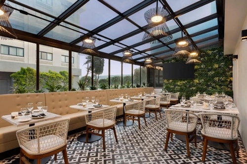 King Room Near McDonalds SAN 10 Luxury Bookings