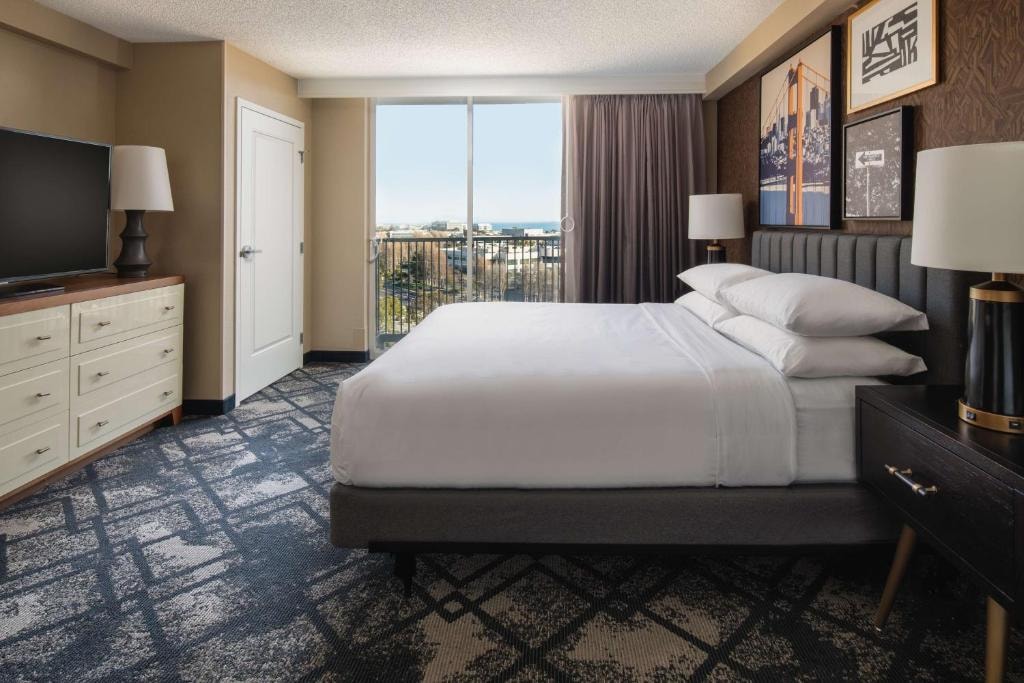 King Room Near Jack Drago Park SAN Luxury Bookings