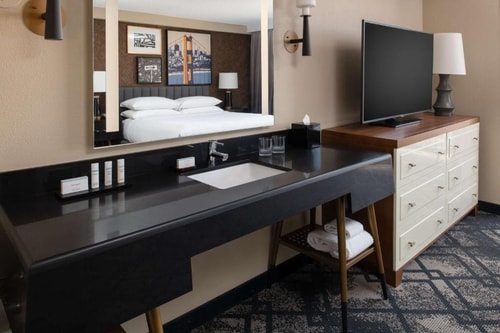 King Room Near Jack Drago Park SAN 3 Luxury Bookings