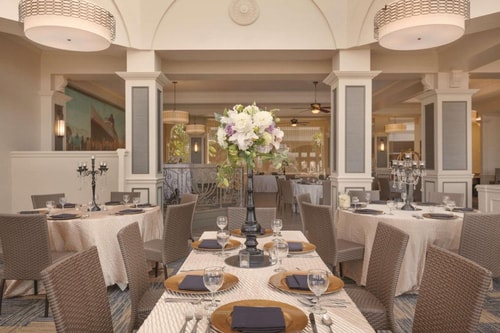 Queen Suite Near Tesla Supercharger SAN 10 Luxury Bookings