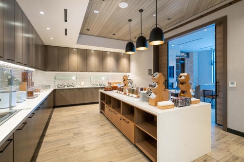 Queen Studio Near Bayside Manor Park SAN 11 Luxury Bookings