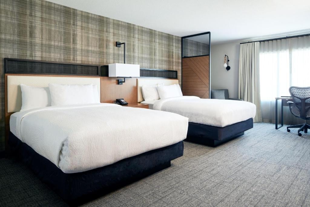 Queen Studio Near Bayside Manor Park SAN Luxury Bookings