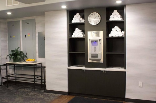 King Room Near Hiller Aviation Museum SAN 5 Luxury Bookings