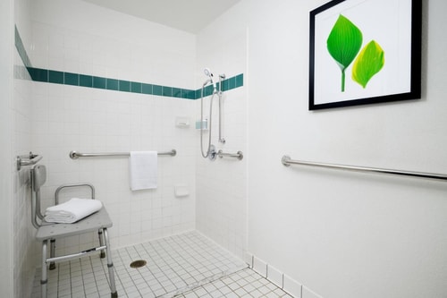 King Room Near Hiller Aviation Museum SAN 3 Luxury Bookings