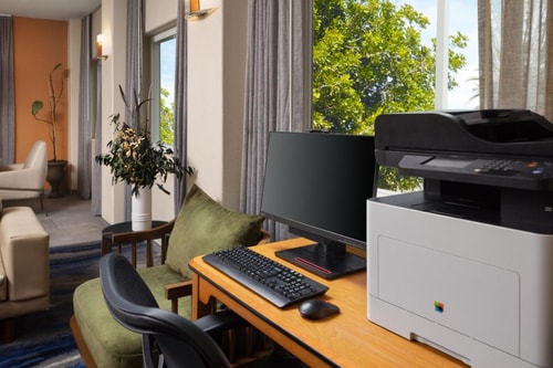 King Room Near Hiller Aviation Museum SAN 8 Luxury Bookings