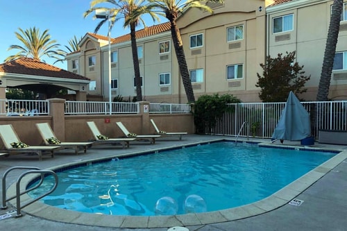 King Room Near Hiller Aviation Museum SAN 14 Luxury Bookings