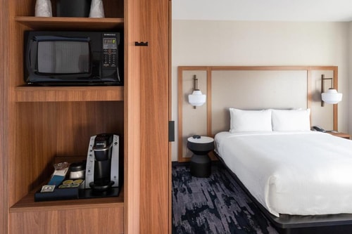 King Room Near Rockaway Beach SAN 1 Luxury Bookings