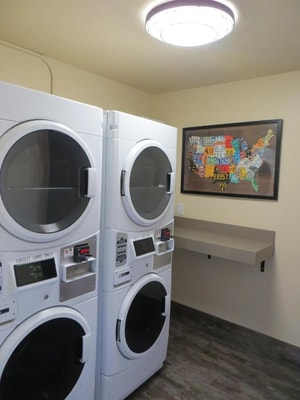 Deluxe Queen Room Near Shell SAN 13 Luxury Bookings