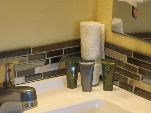 Deluxe Queen Room Near Shell SAN 3 Luxury Bookings