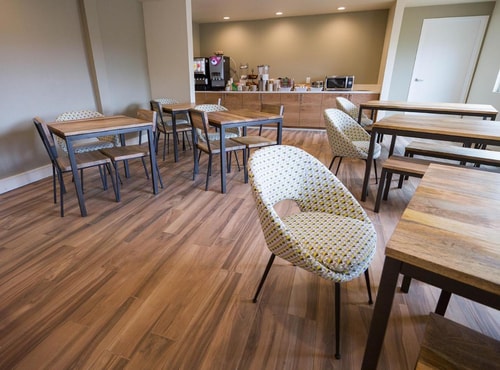 Deluxe Queen Room Near Shell SAN 8 Luxury Bookings