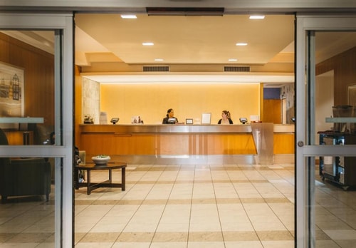 Queen Room Near Bayside Park SAN 3 Luxury Bookings