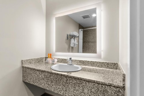 Standard King Room Near Liquor Locker SAN 3 Luxury Bookings