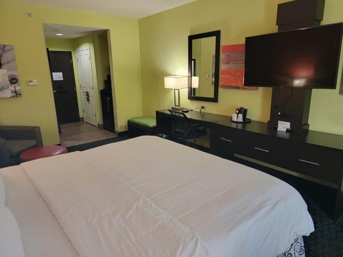 Standard Room Near Abbett Elementary School DAL 2 Luxury Bookings