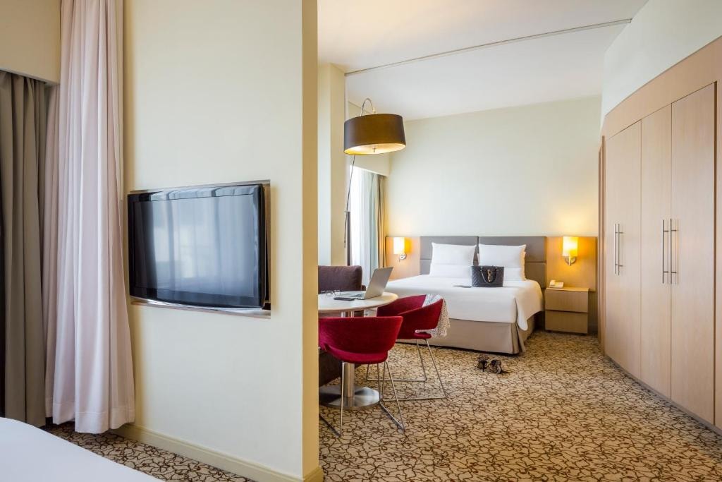 Family Suite Room Near Mall Of Emirates. Luxury Bookings