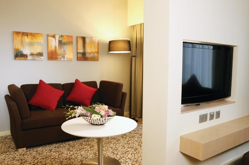 Family Suite Room Near Mall Of Emirates. 3 Luxury Bookings
