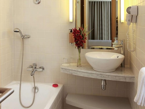 Family Suite Room Near Mall Of Emirates. 5 Luxury Bookings