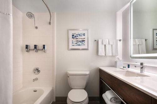 Guest Room Near McDonalds SAN 4 Luxury Bookings