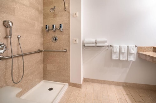 Guest Room Near Dennys SAN 2 Luxury Bookings