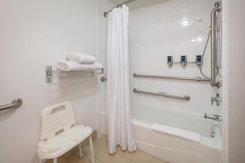 Guest Room Near Dennys SAN 4 Luxury Bookings