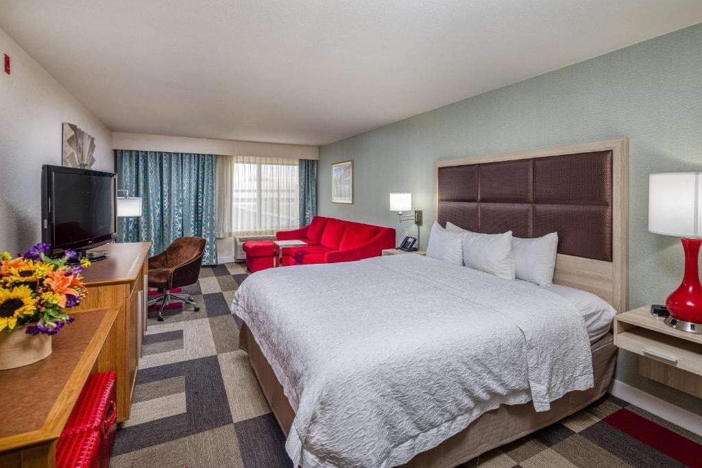 Deluxe King Room Near Jack Drago Park SAN Luxury Bookings