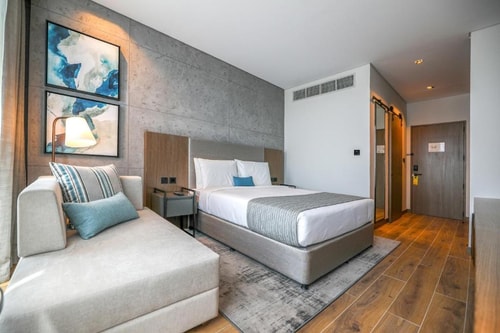 Superior Room Near Gold Metro By LuxuryBookings 1 Luxury Bookings