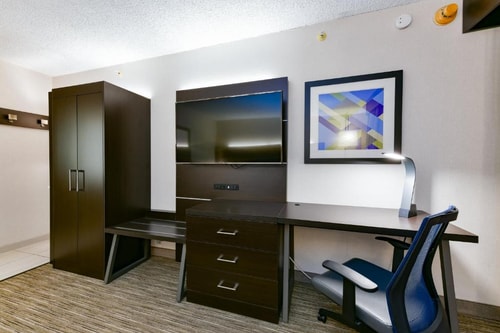 King Room Near Equator Coffees SAN 3 Luxury Bookings