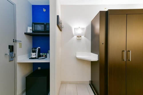 King Room Near Equator Coffees SAN 2 Luxury Bookings