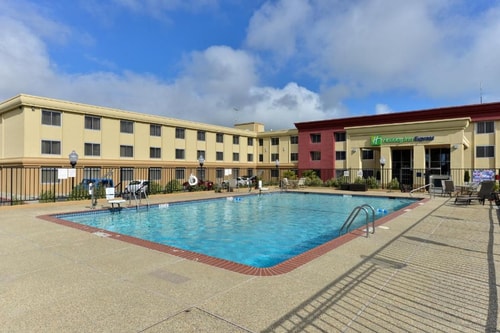 King Room Near Niles College SAN 13 Luxury Bookings
