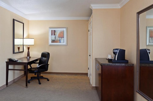 Standard King Room Near Lucent Education SAN 11 Luxury Bookings