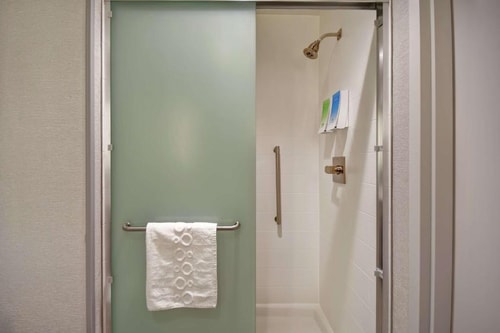 King Studio Suite Near Twist Bioscience SAN 4 Luxury Bookings