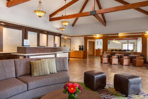 Queen Studio Suite Near Kezar Life Sciences SAN 10 Luxury Bookings