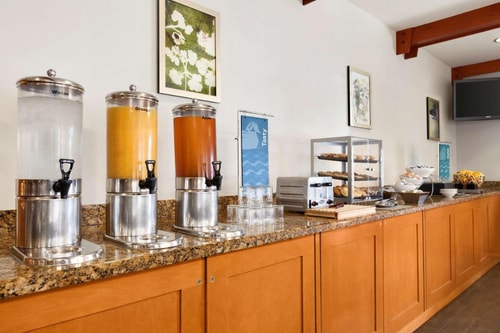Queen Studio Suite Near Kezar Life Sciences SAN 12 Luxury Bookings