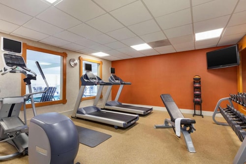 Queen Studio Suite Near Kezar Life Sciences SAN 15 Luxury Bookings