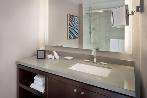 King Room Near Tesla SAN 4 Luxury Bookings