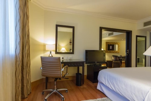 Superior Room Near LuLu Center By Luxury Bookings 9 Luxury Bookings