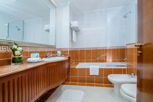 Deluxe Room Near The Waves Residence Dubai 3 Luxury Bookings