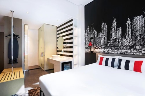 King Room Near Football Ground Luxury Bookings