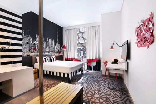 King Room Near Football Ground 1 Luxury Bookings