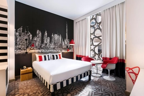 King Room Near Football Ground 7 Luxury Bookings