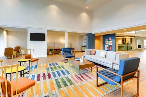 Guest Room Near Costco Business Center SAN 9 Luxury Bookings