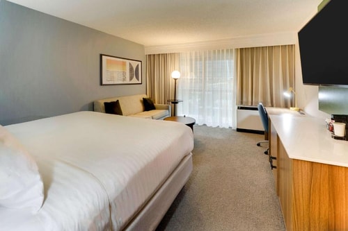 Guest Room Near Costco Business Center SAN 3 Luxury Bookings