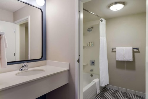 Guest Room Near Costco Business Center SAN 5 Luxury Bookings