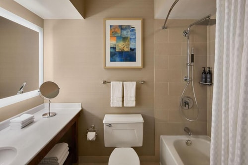 Guest Room Near Bayfront Park SAN 2 Luxury Bookings