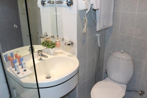 Standard Room Near Dubai star international 8 Luxury Bookings