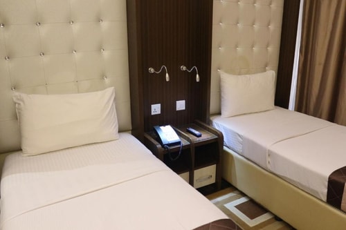 Standard Room Near Dubai star international 4 Luxury Bookings